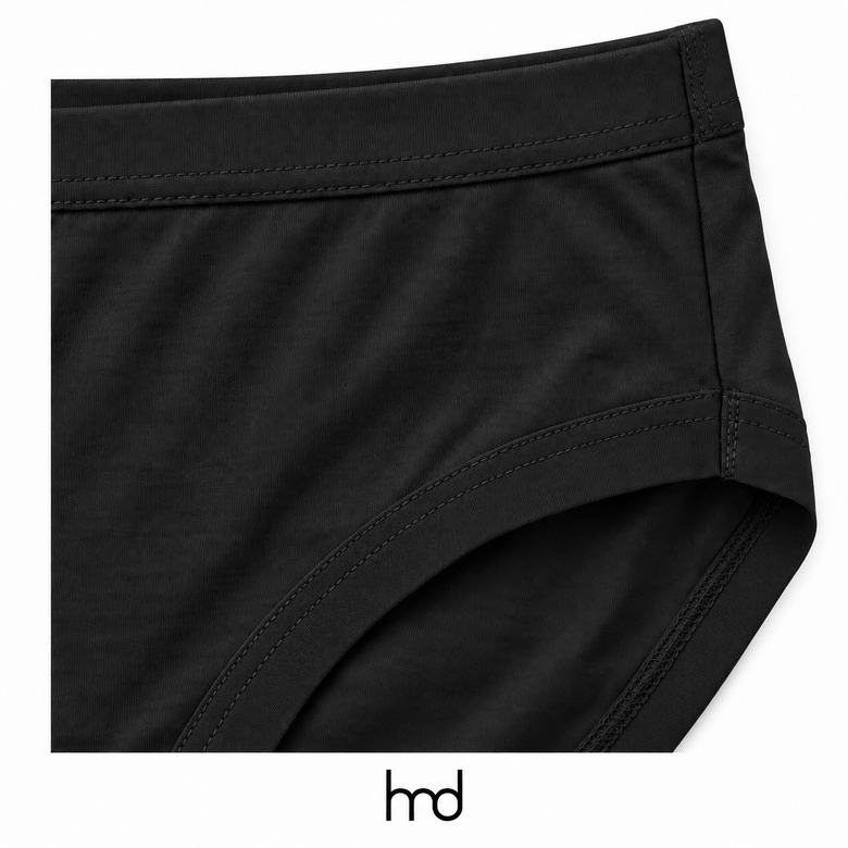 Quần lót nữ trơn cạp trung màu đen, cận viền cạp và ống